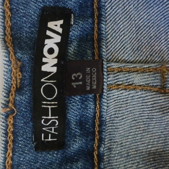 𝅺FASHION Nova Straight Leg Split Hem High Rise Blue Jeans, Size 13 - Picture 14 of 16